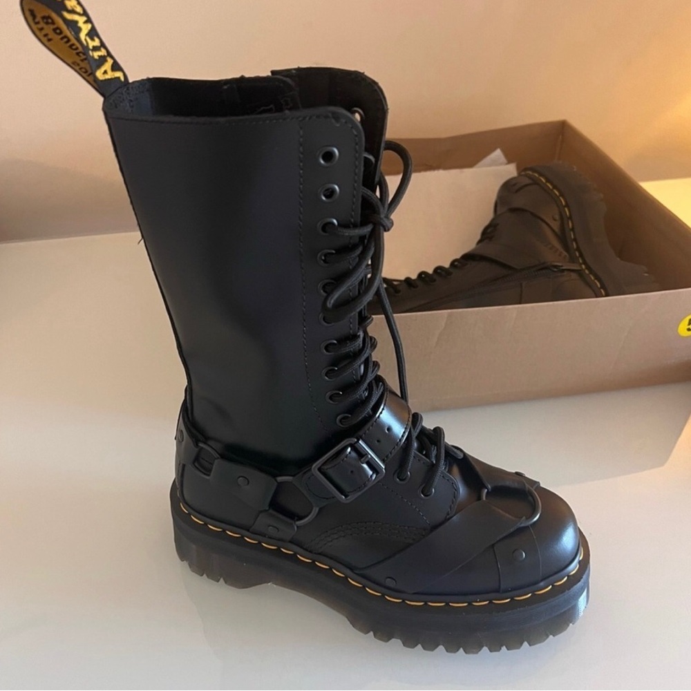 DR.MARTENS | Black 14 hole lace up biker moto fall winter Leather Boots - Picture 4 of 6